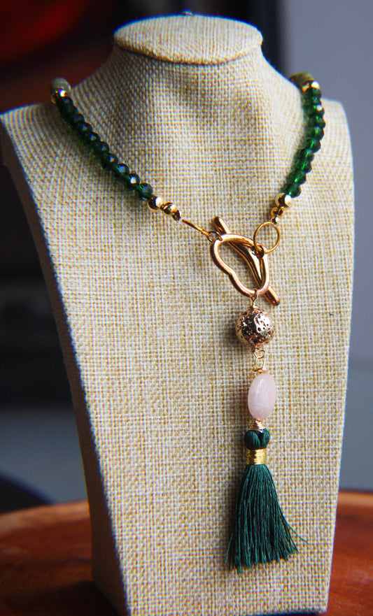 Elegant Tassel Lumière Necklace